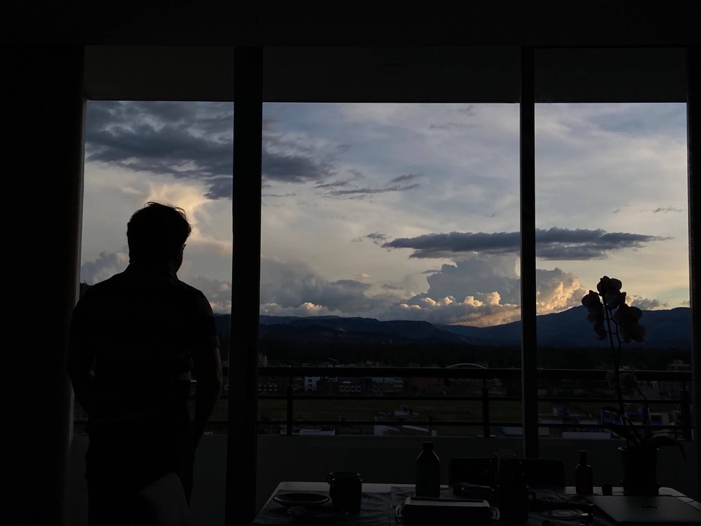Disfruto observar las nubes y montañas para inspirarme