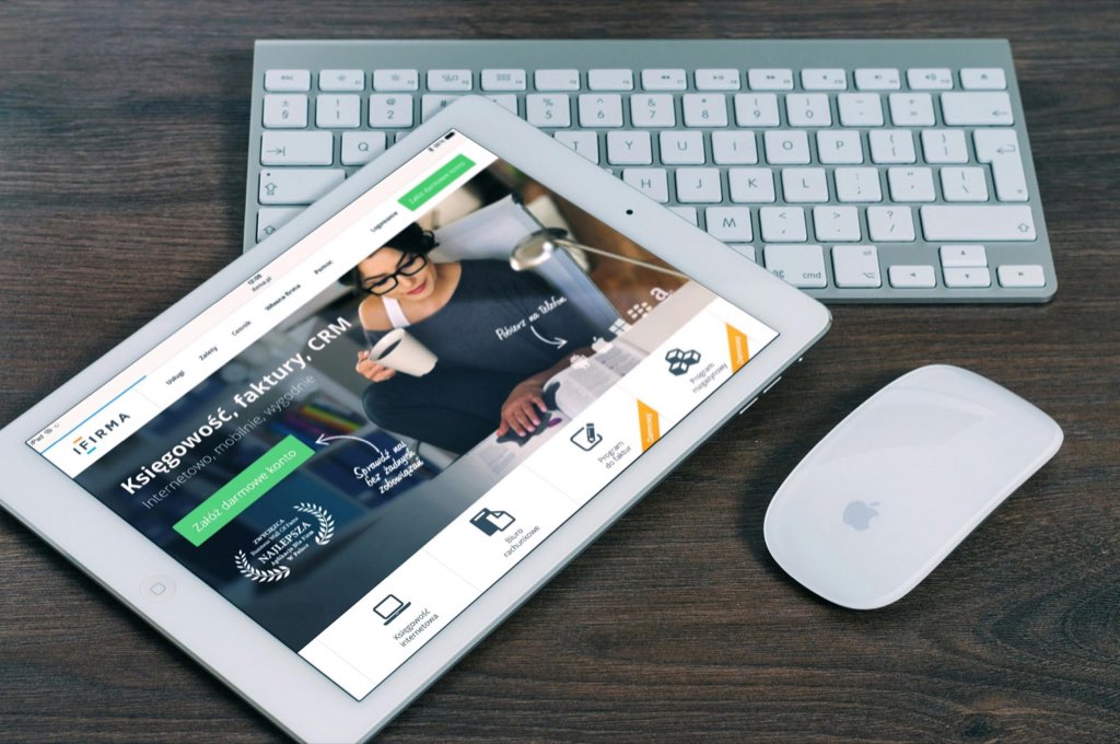 Sitio web mostrado en una tableta