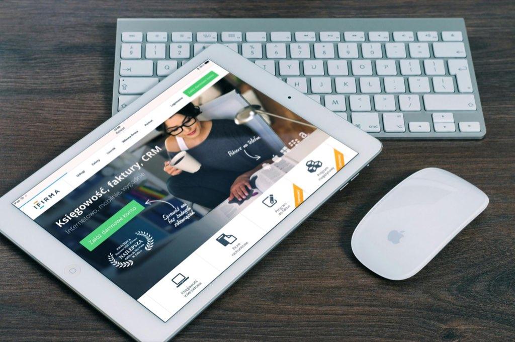 Sitio web mostrado en una tableta